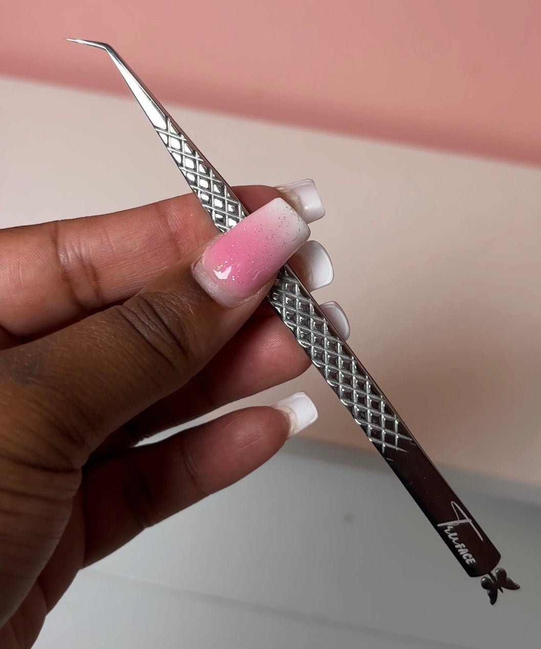 Butta-fly isolation Tweezer